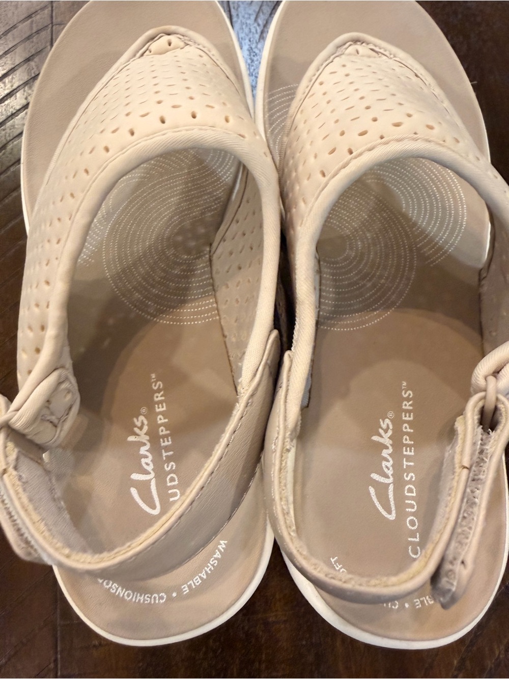 Clarks Cloudsteppers Women’s Beige Thong Slingback Comfort Sandals - Picture 7 of 9